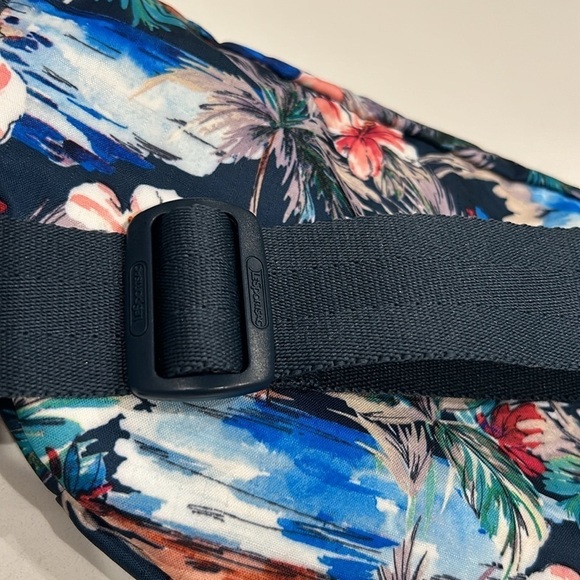 LESPORTSAC EVERYDAY BELT BAG Tropical Vibes Hawaiian Fanny Essential RARE - Picture 7 of 9